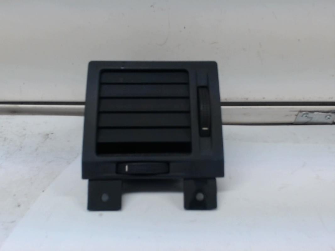 Aerateur tableau de bord avant gauche