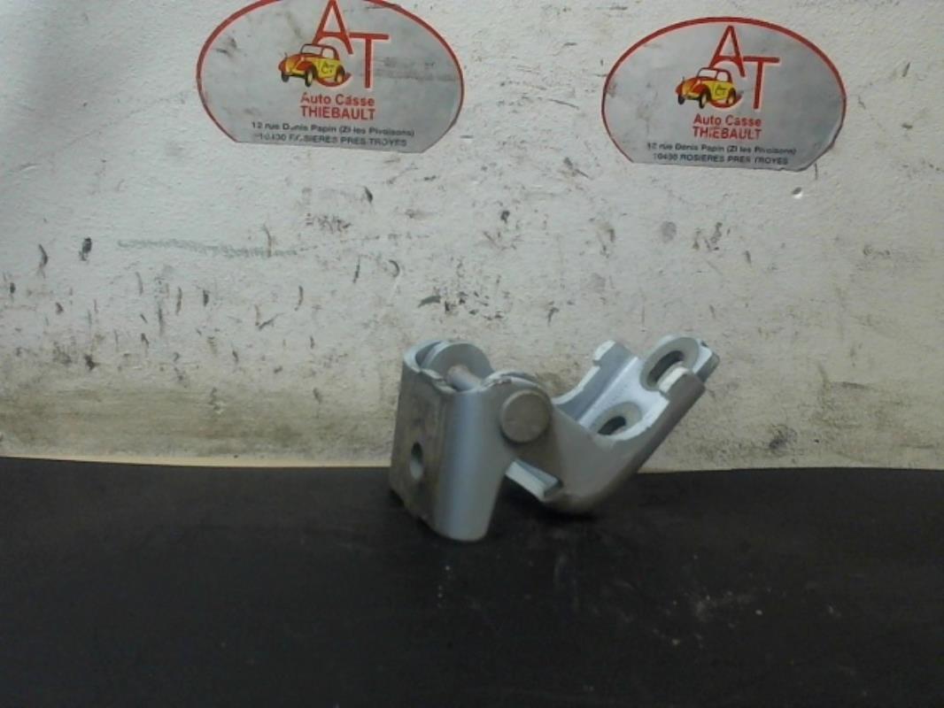 Charniere de porte avant droit