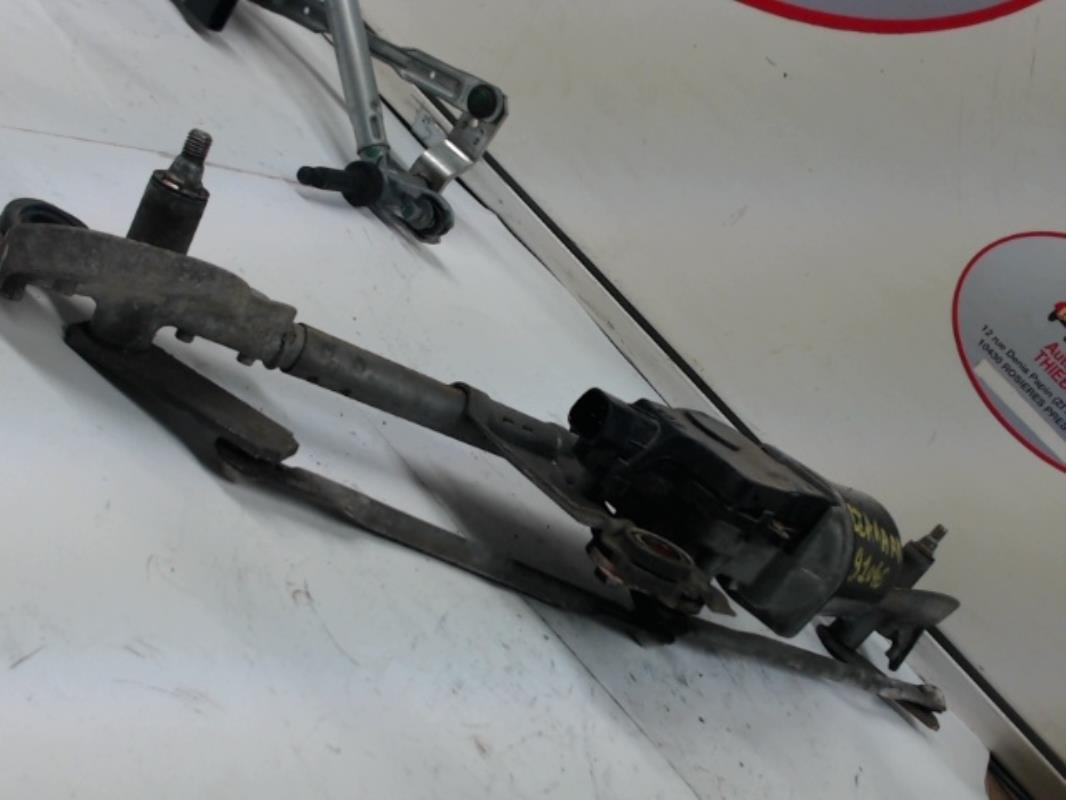 Moteur essuie glace avant