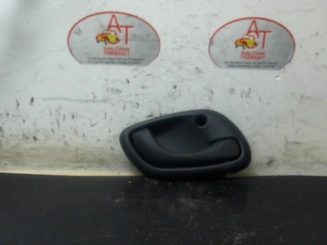 Poignee interieur avant droit