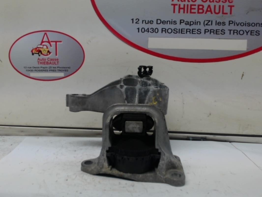 Support moteur droit