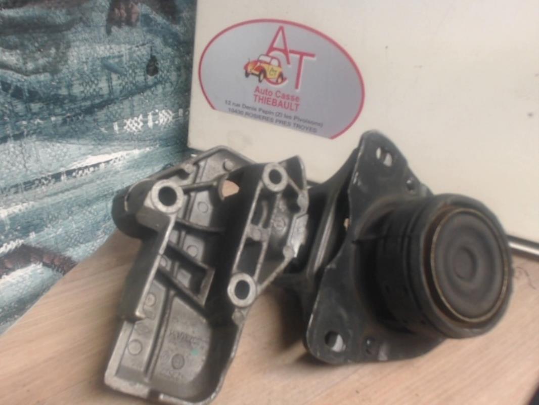 Support moteur gauche