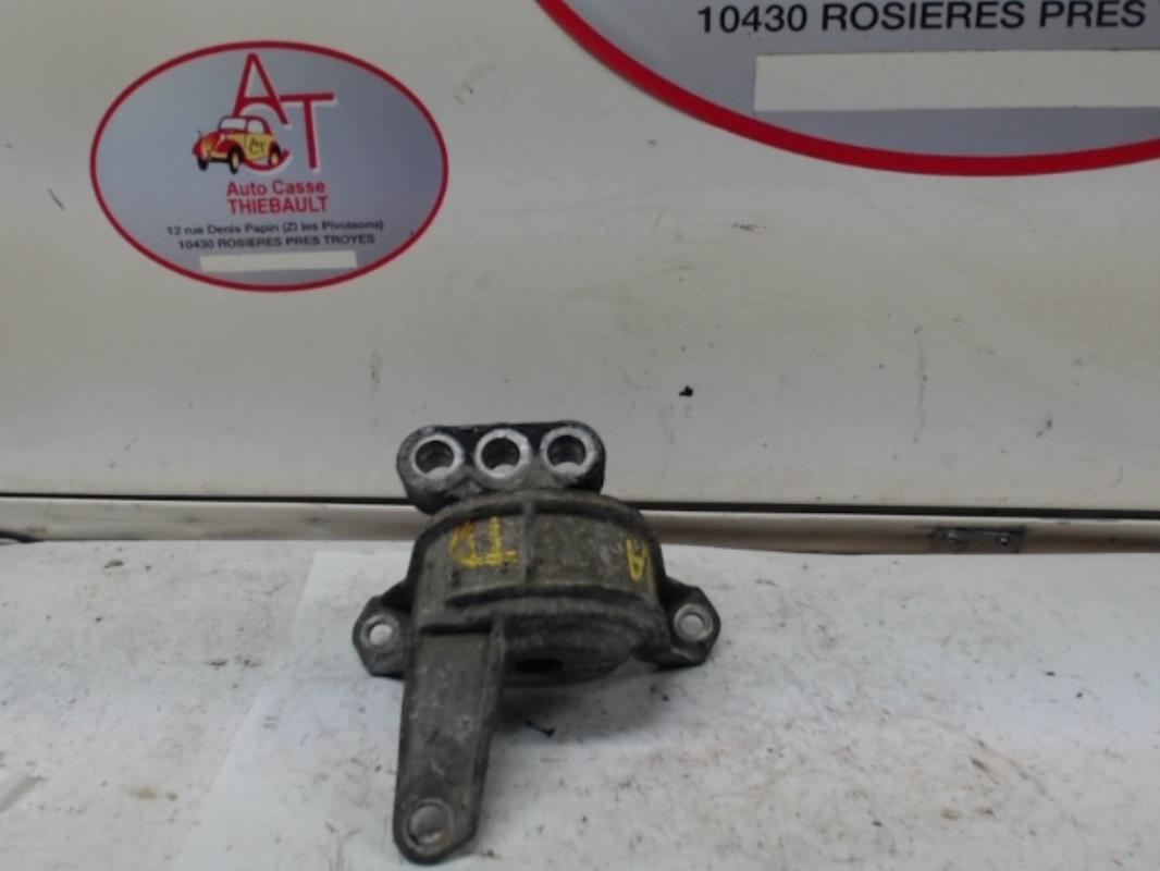 Support moteur droit