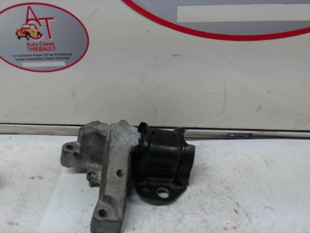 Support moteur droit