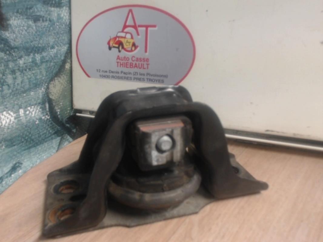 Support moteur droit