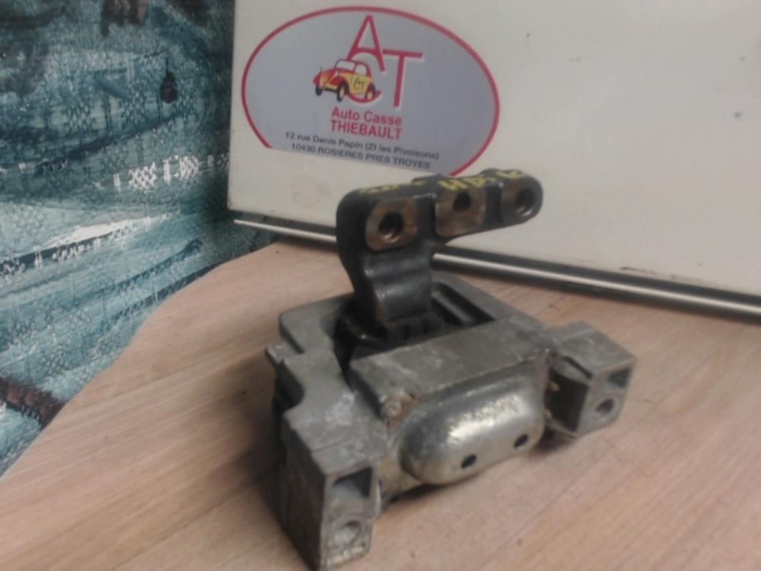 Support moteur droit