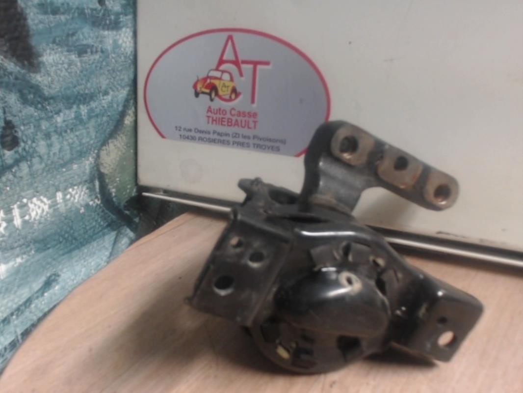 Support moteur droit