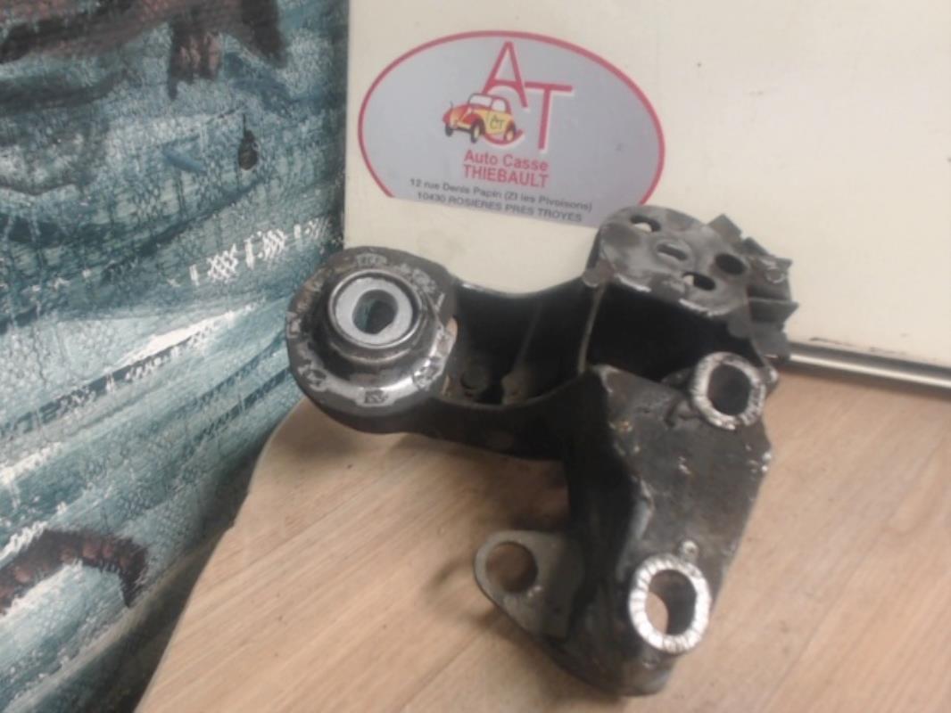 Support moteur droit