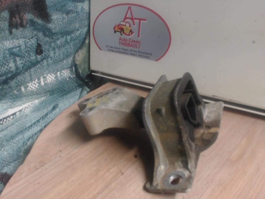 Support moteur droit