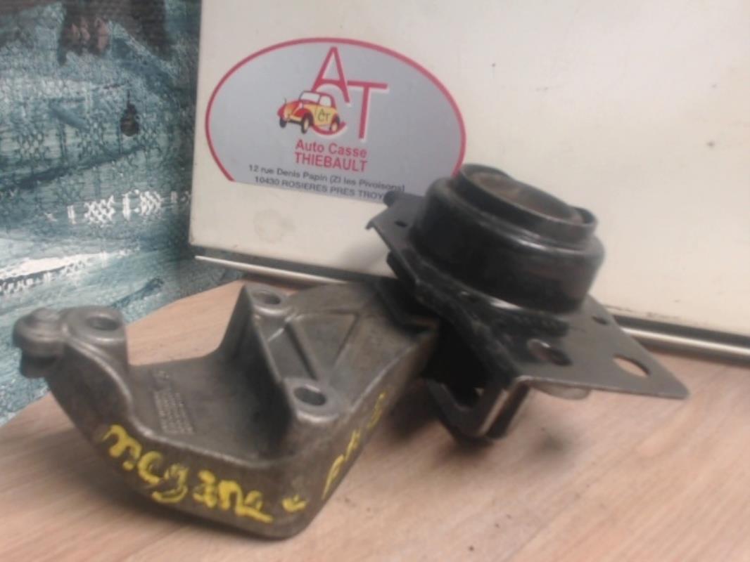 Support moteur droit