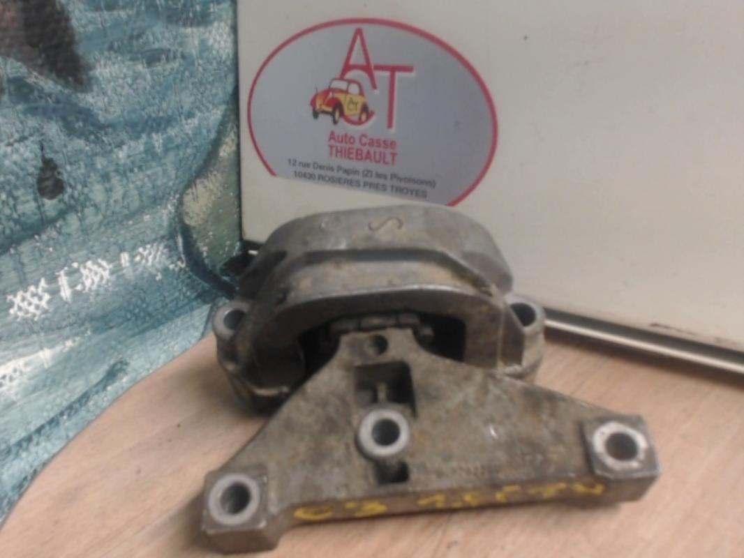Support moteur droit