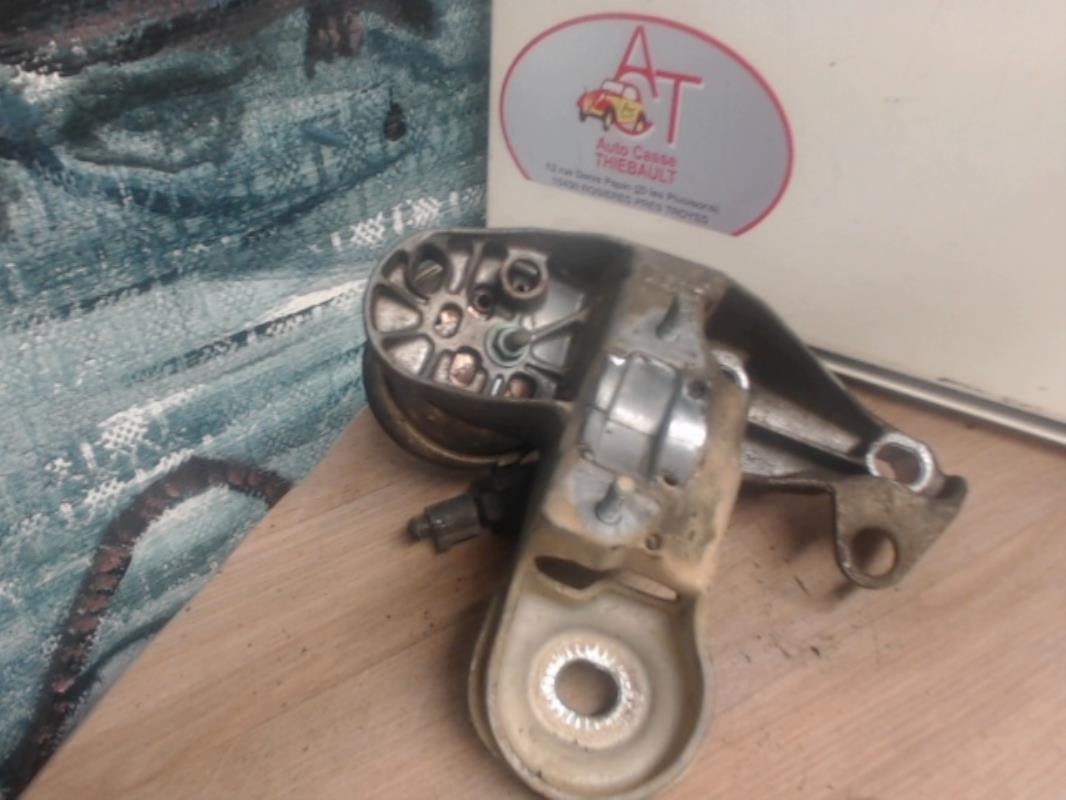 Support moteur gauche
