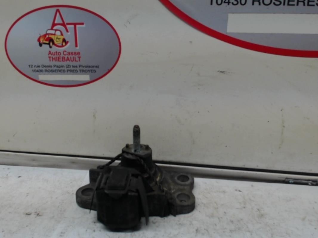 Support moteur droit