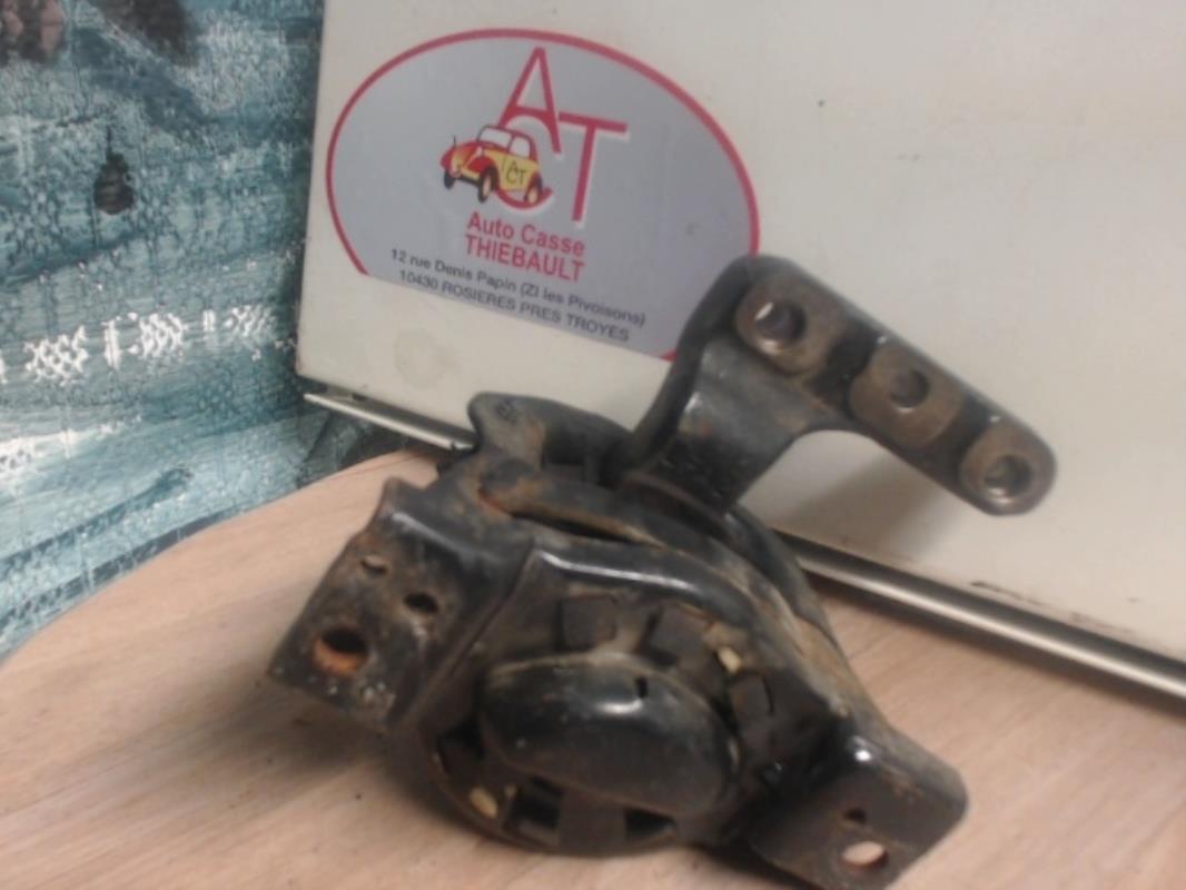 Support moteur droit