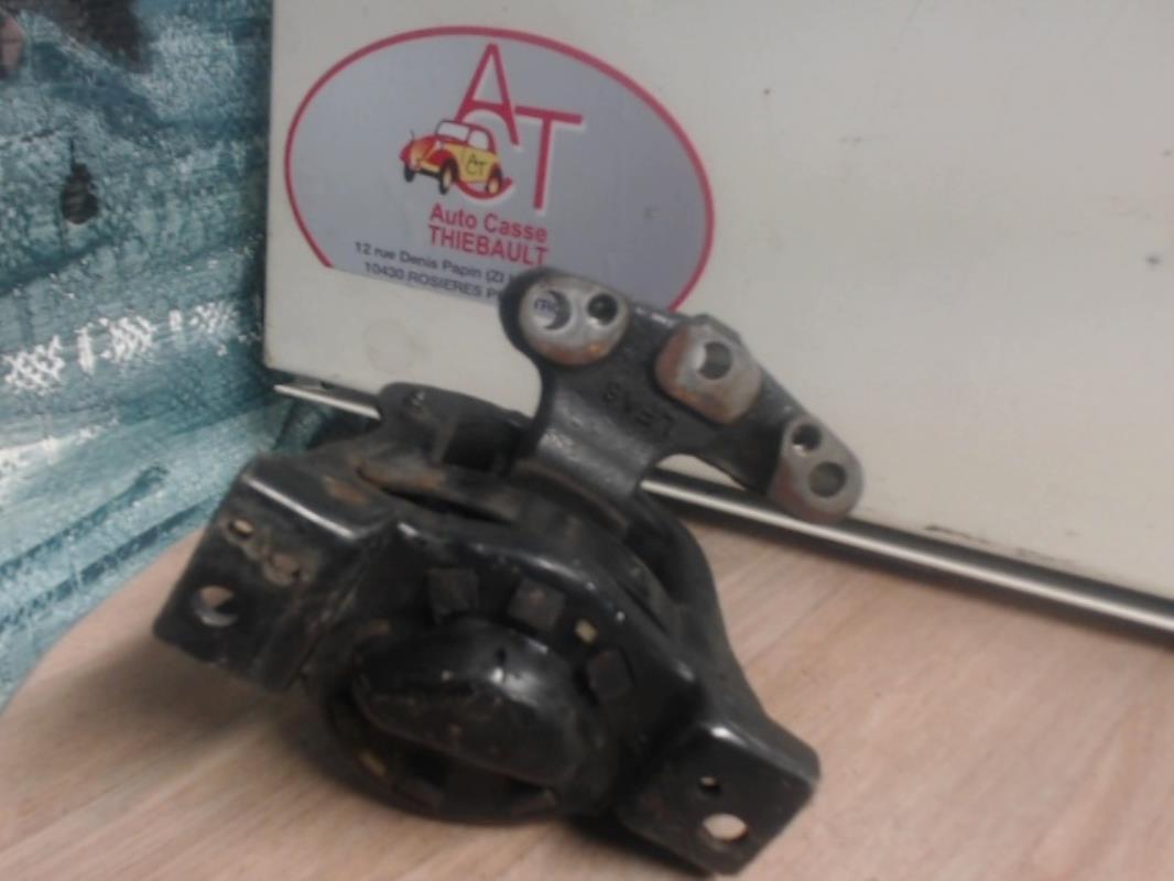 Support moteur droit