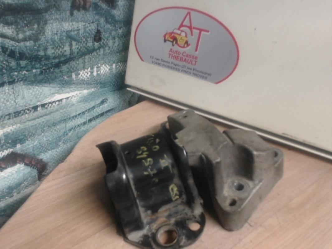 Support moteur gauche