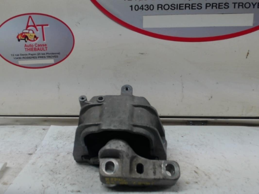 Support moteur droit