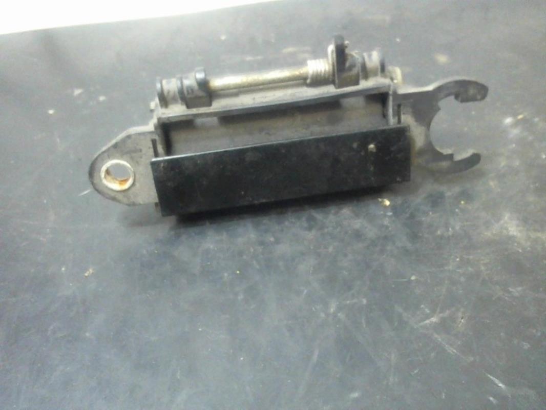 Poignee porte avant gauche