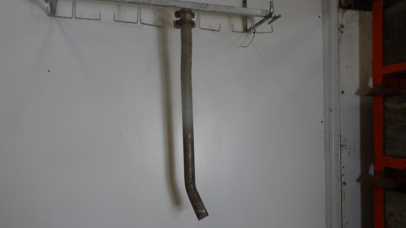 Tube intermediaire (echappement)