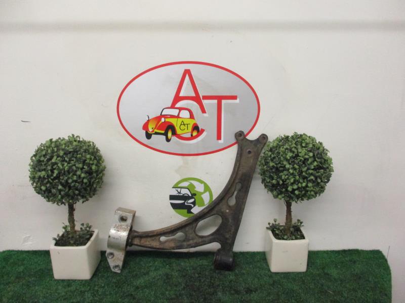 Triangle avant droit