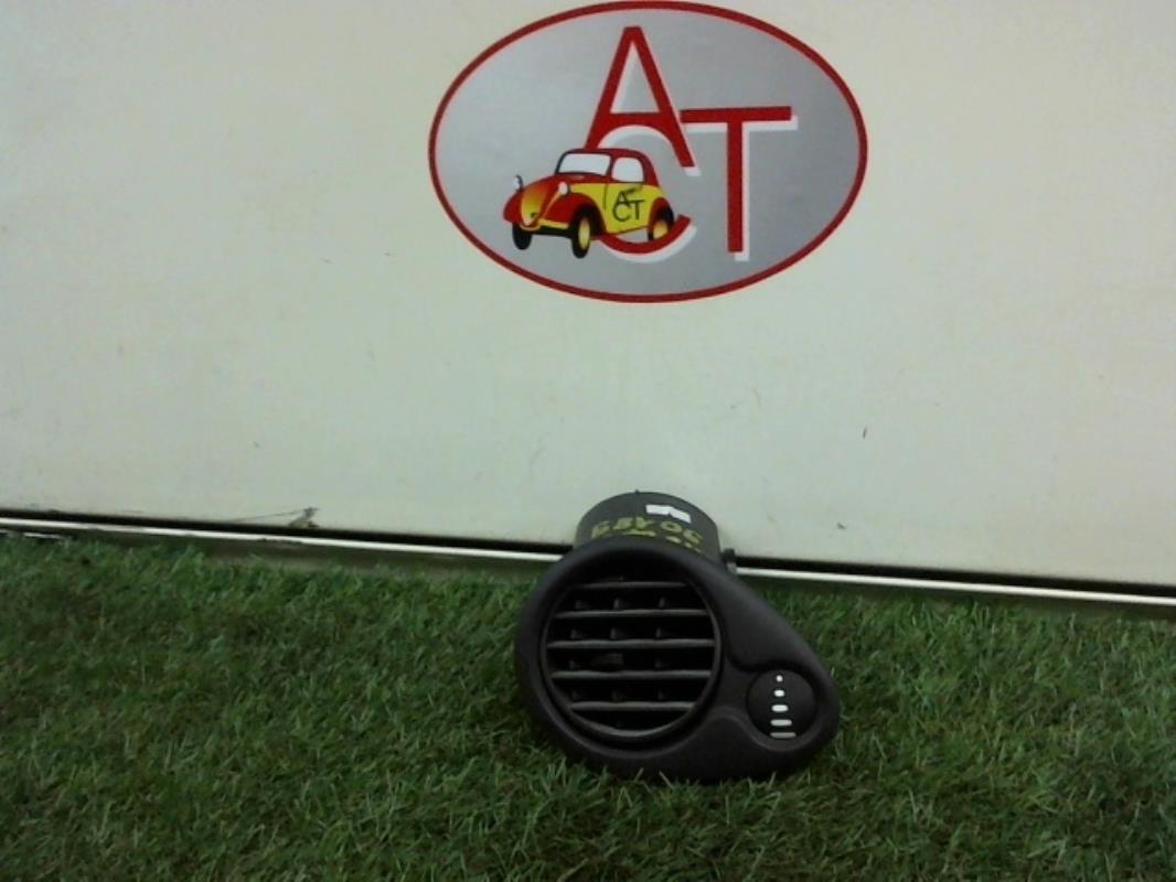 Aerateur tableau de bord avant gauche