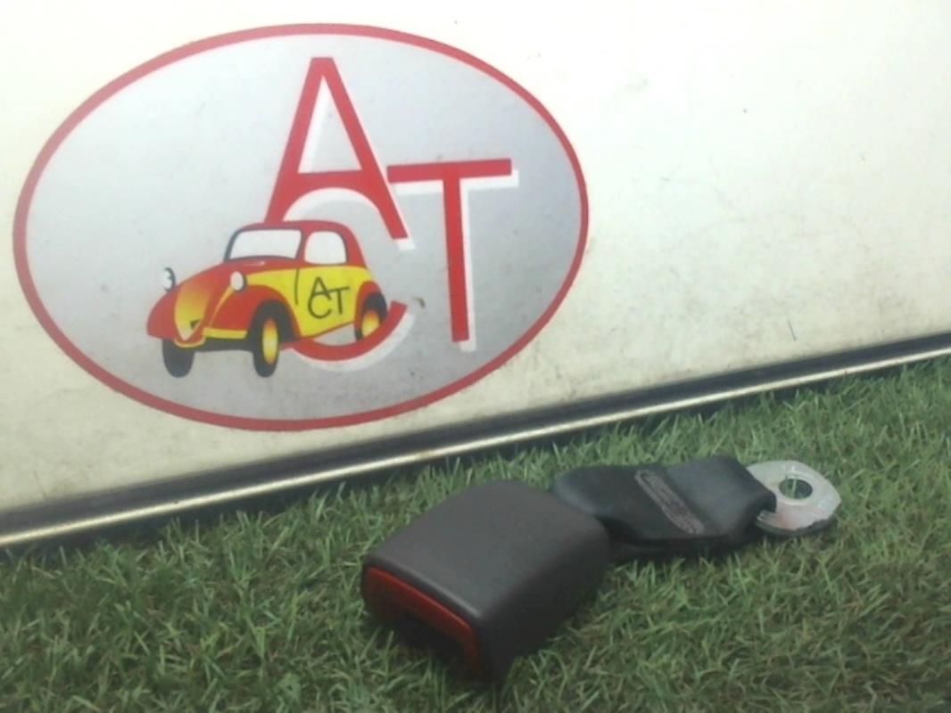 Attache ceinture arriere droit