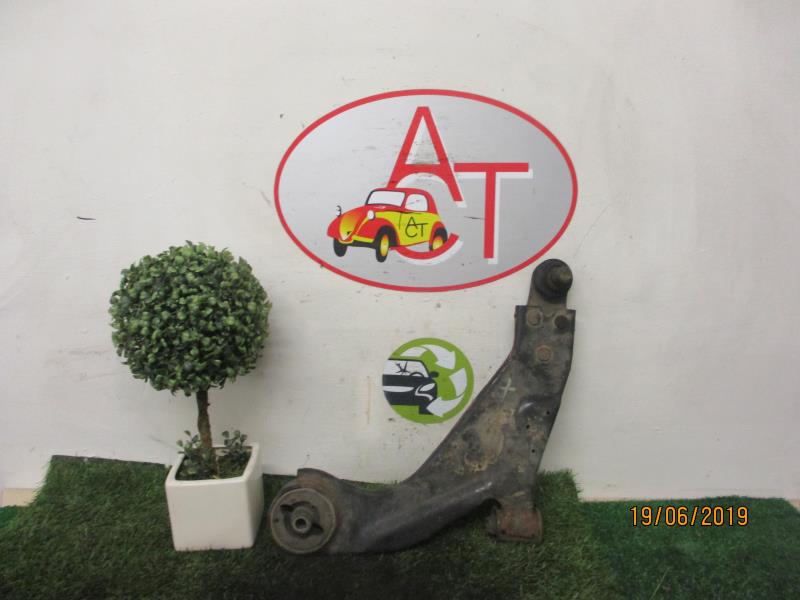 Triangle avant droit
