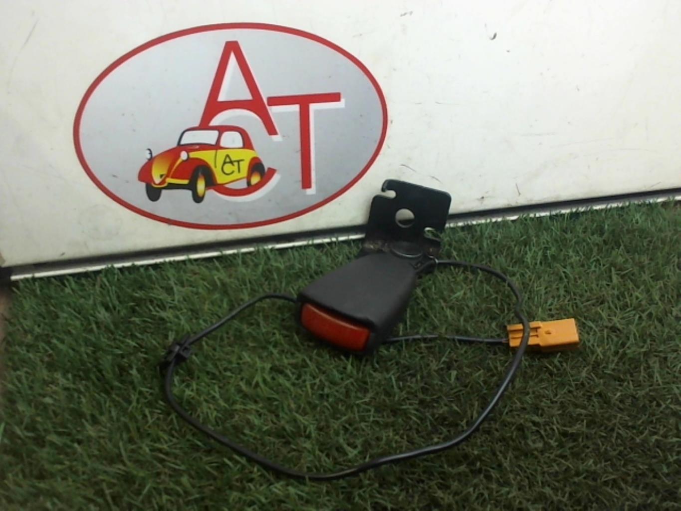 Attache ceinture arriere gauche
