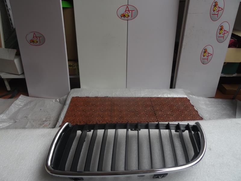 Grille de calandre gauche