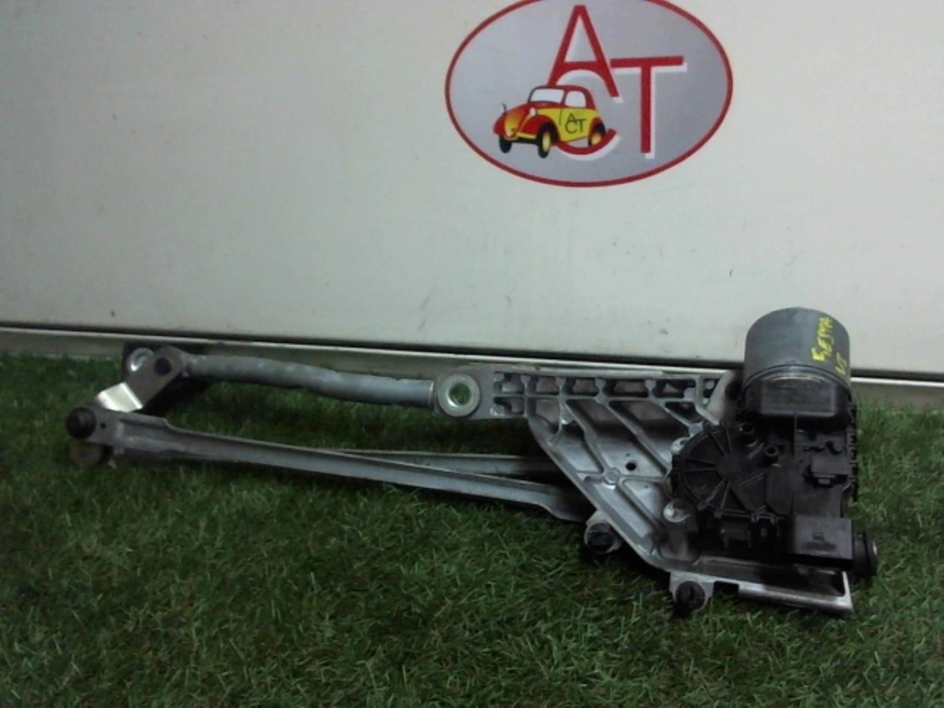 Moteur essuie glace avant