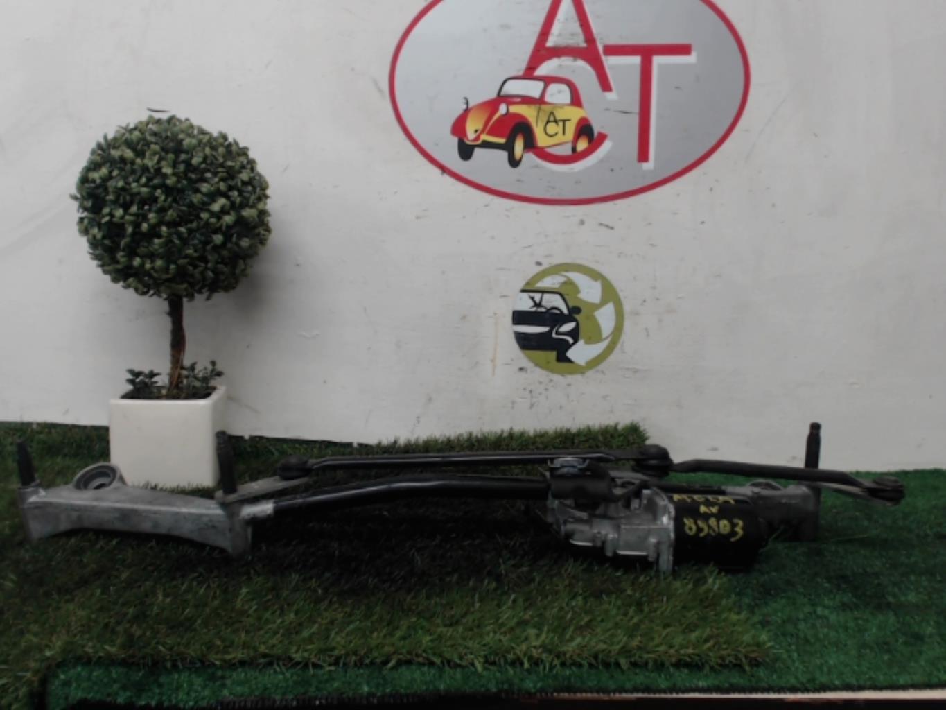 Motore tergicristallo anteriore