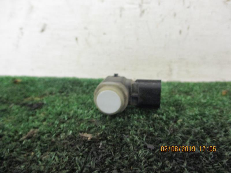 Sensor de ayuda al estacionamiento