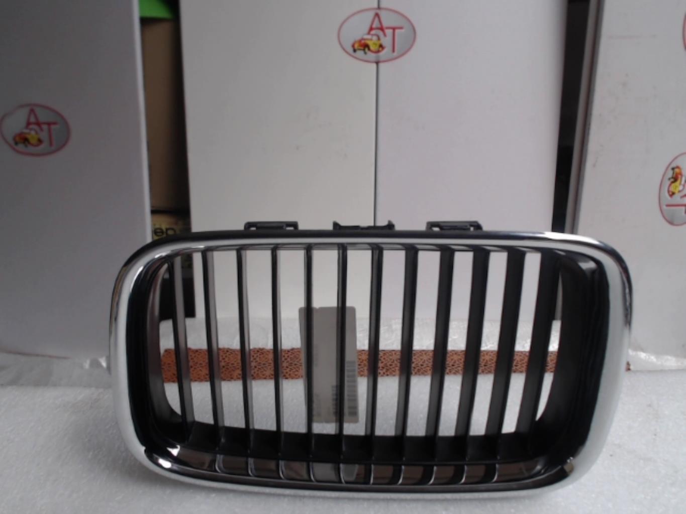 Grille de calandre gauche
