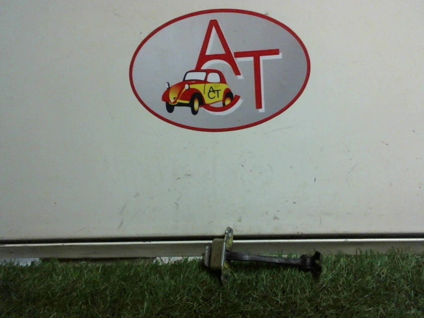 Tirant de porte avant droit