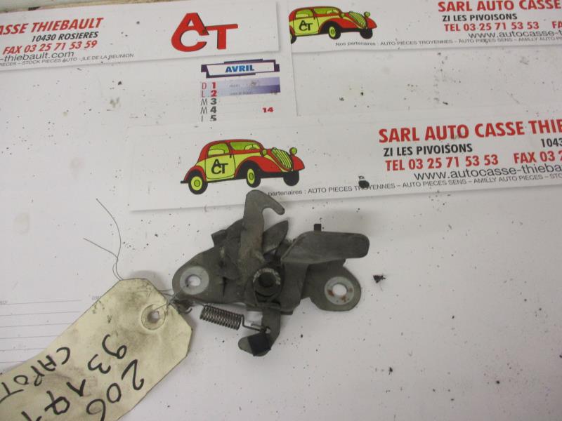Serrure de capot