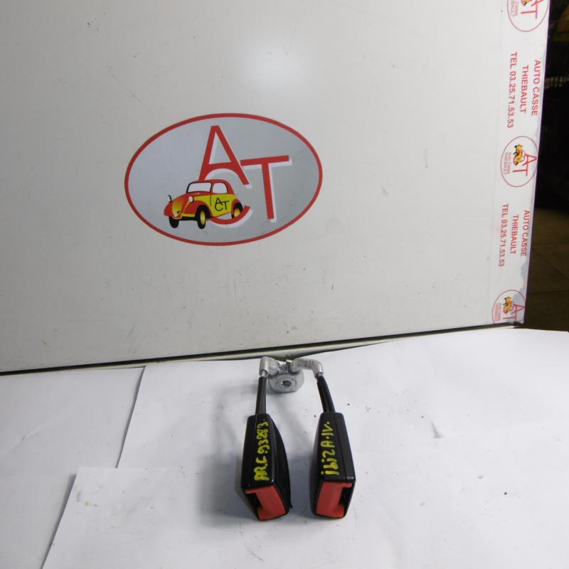Attache ceinture arriere centrale
