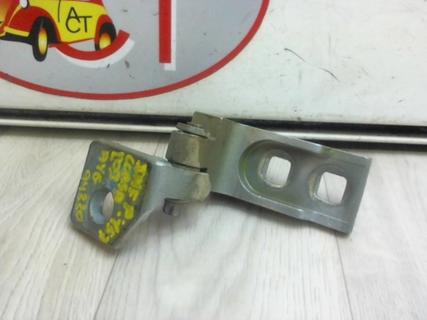 Charniere de porte avant gauche
