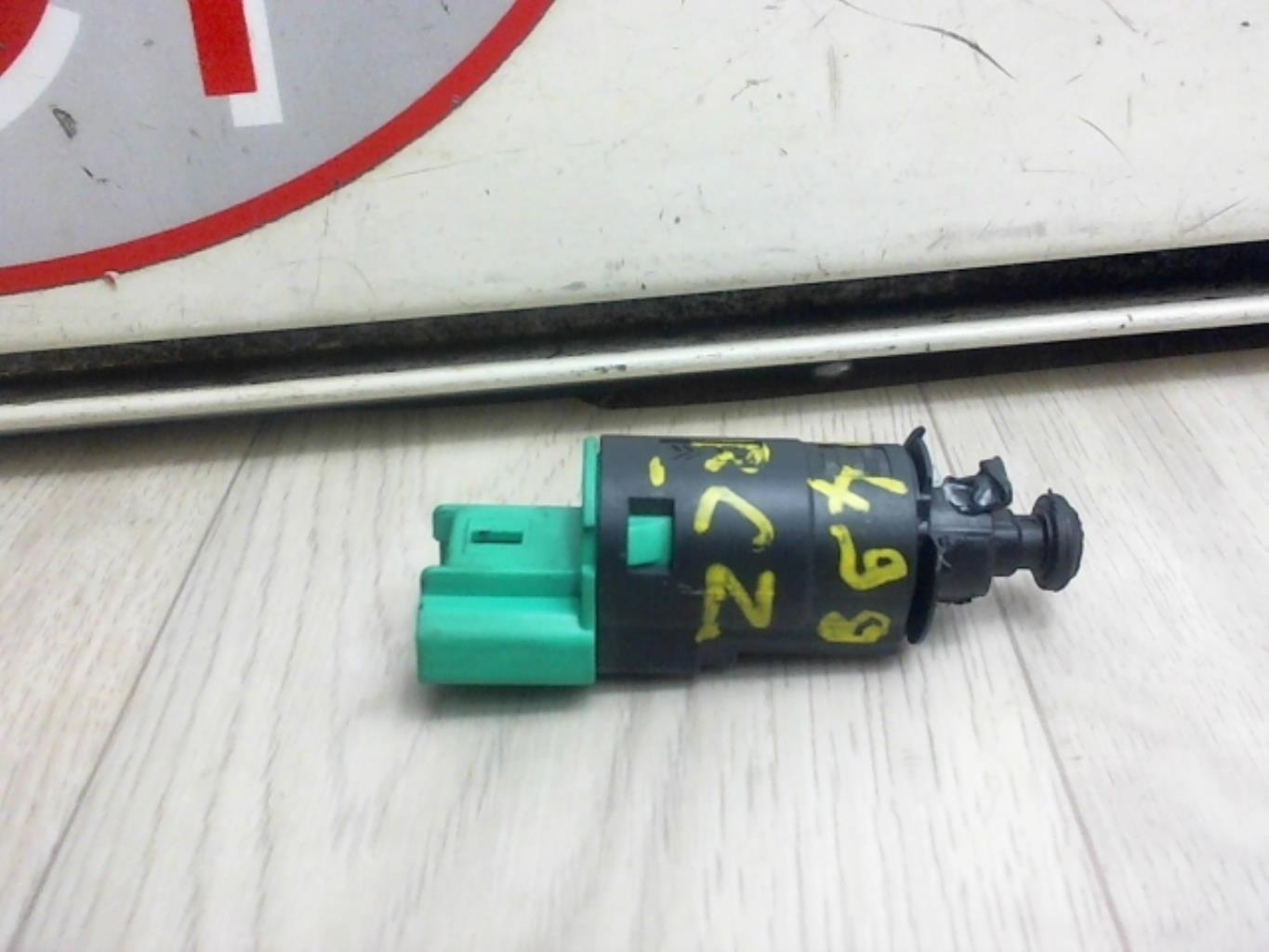 Contacteur feu stop
