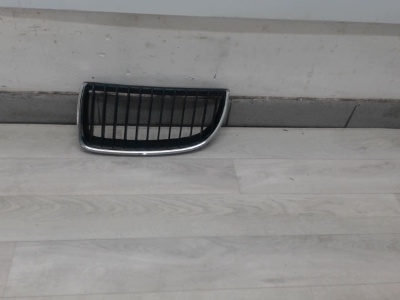 Grille de calandre gauche