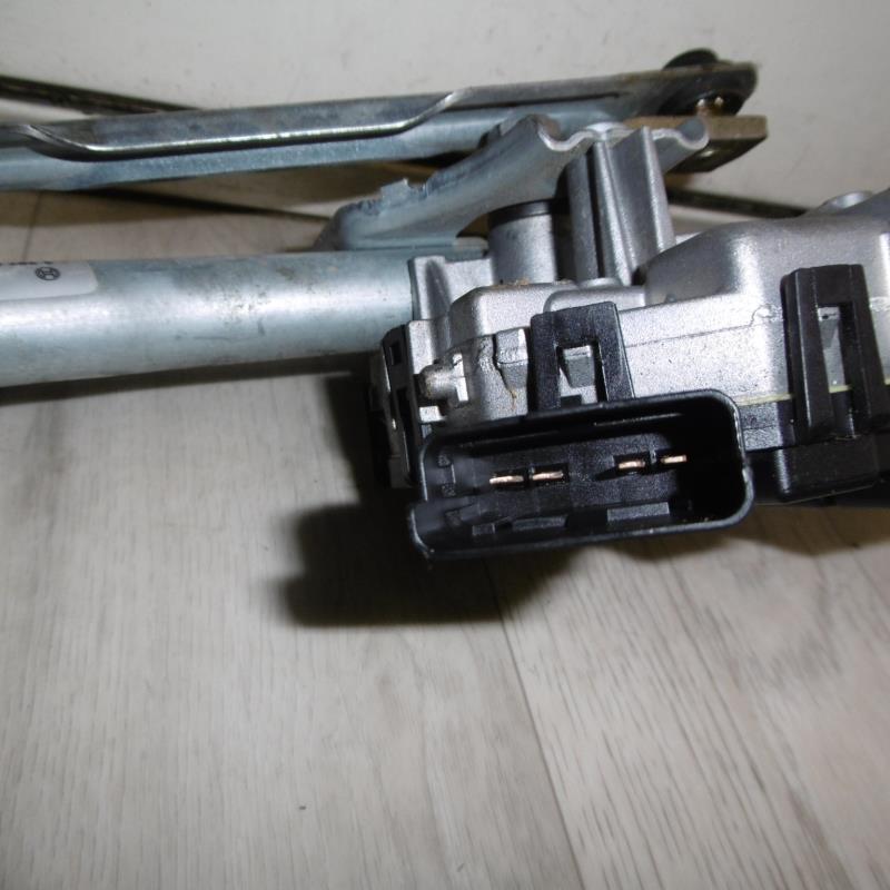 Moteur essuie glace avant