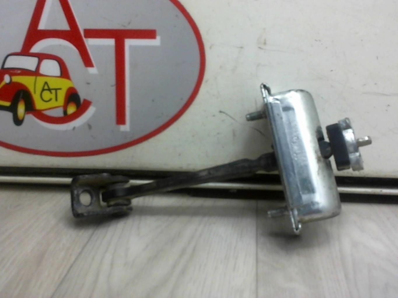 Tirant de porte arriere droit