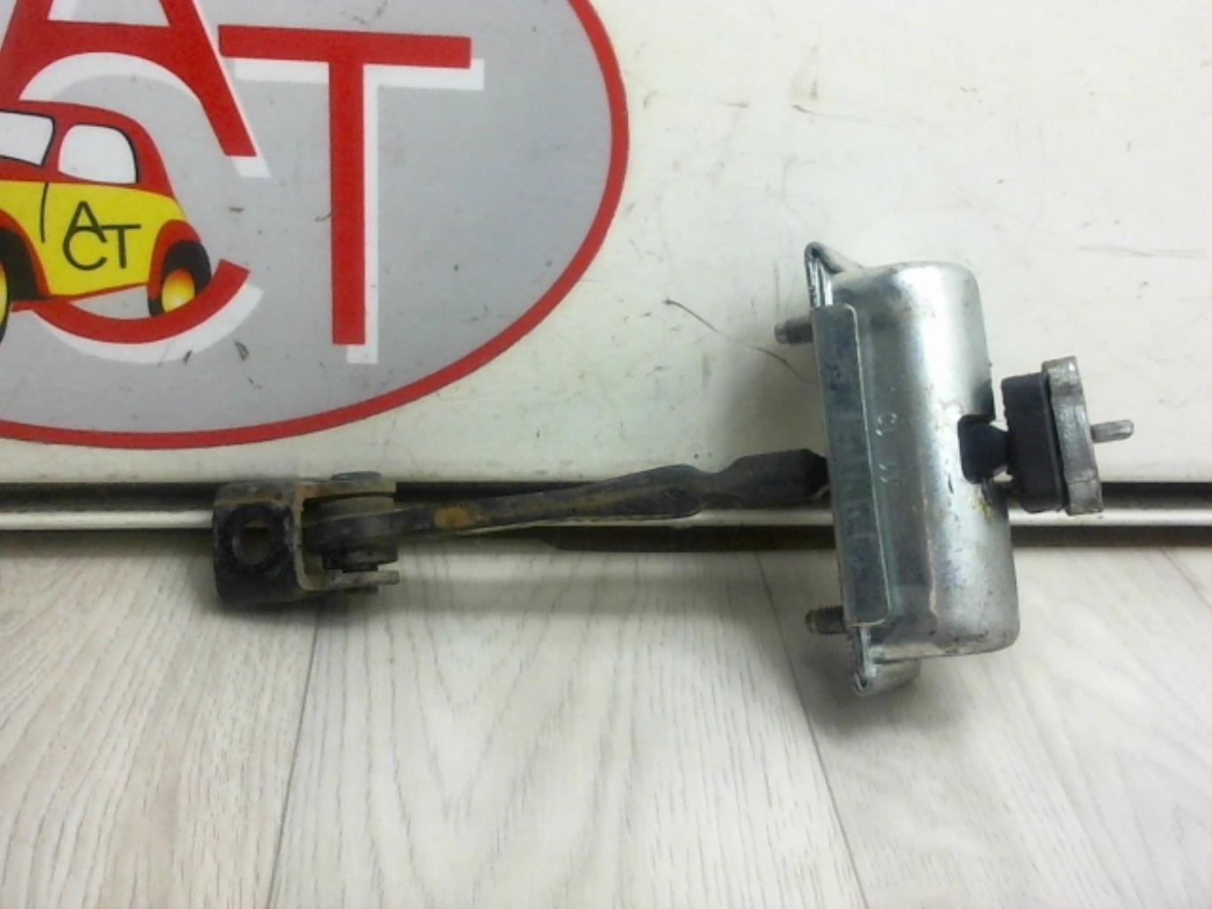 Tirant de porte avant droit