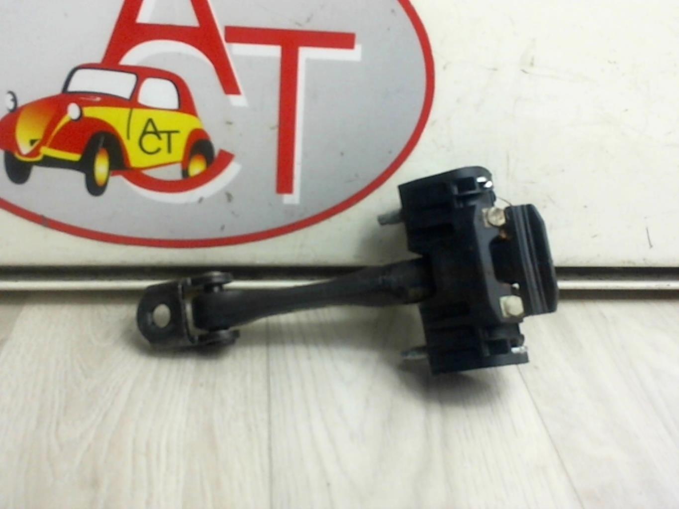 Tirant de porte avant droit
