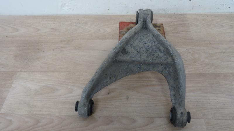Triangle avant droit