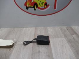 Attache ceinture avant gauche