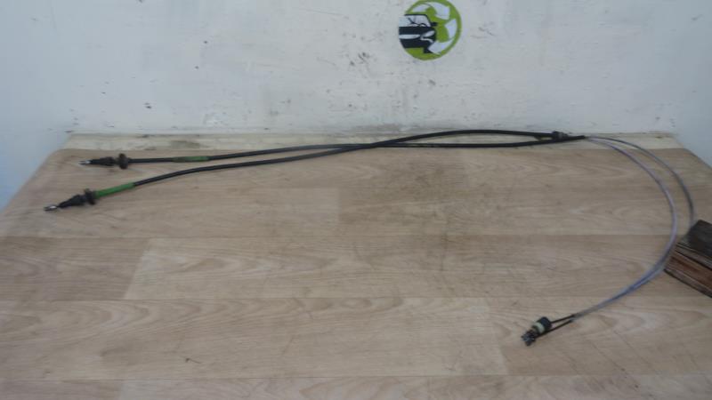 Cable de commande de frein à main