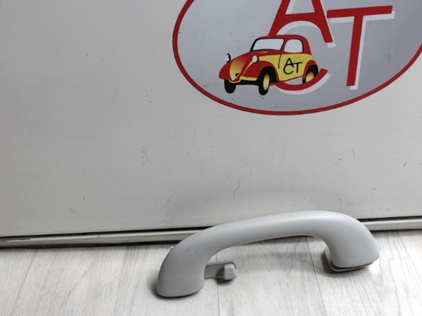 Poignee de maintien arriere droit
