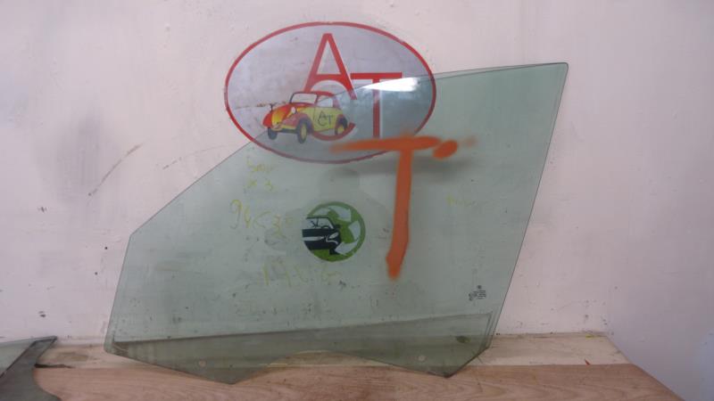 Vitre avant gauche