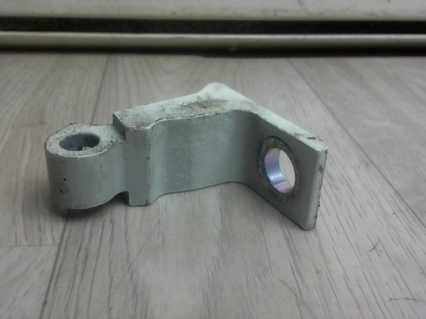 Charniere de porte avant gauche