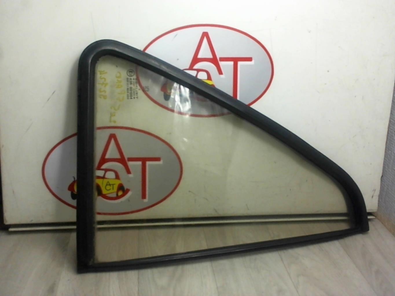 Ventanilla triangular trasera derecha (puerta)